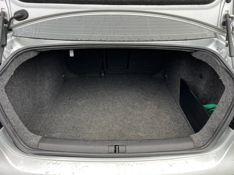 VW Jetta 1.9 TDI 105 к.с, снимка 9 - Автомобили и джипове - 52887714