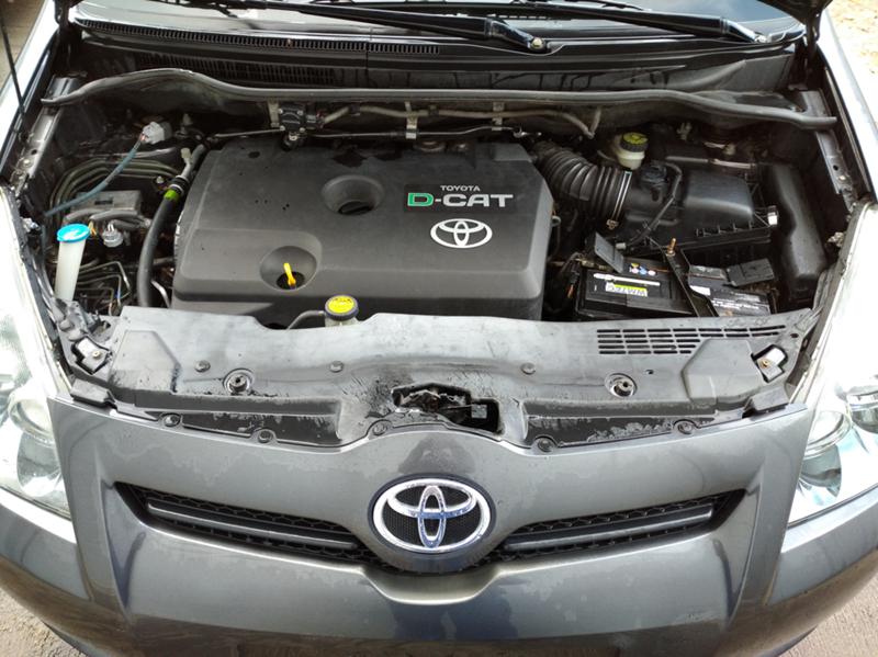 Toyota Corolla verso 2.2DCAT, снимка 5 - Автомобили и джипове - 45617423