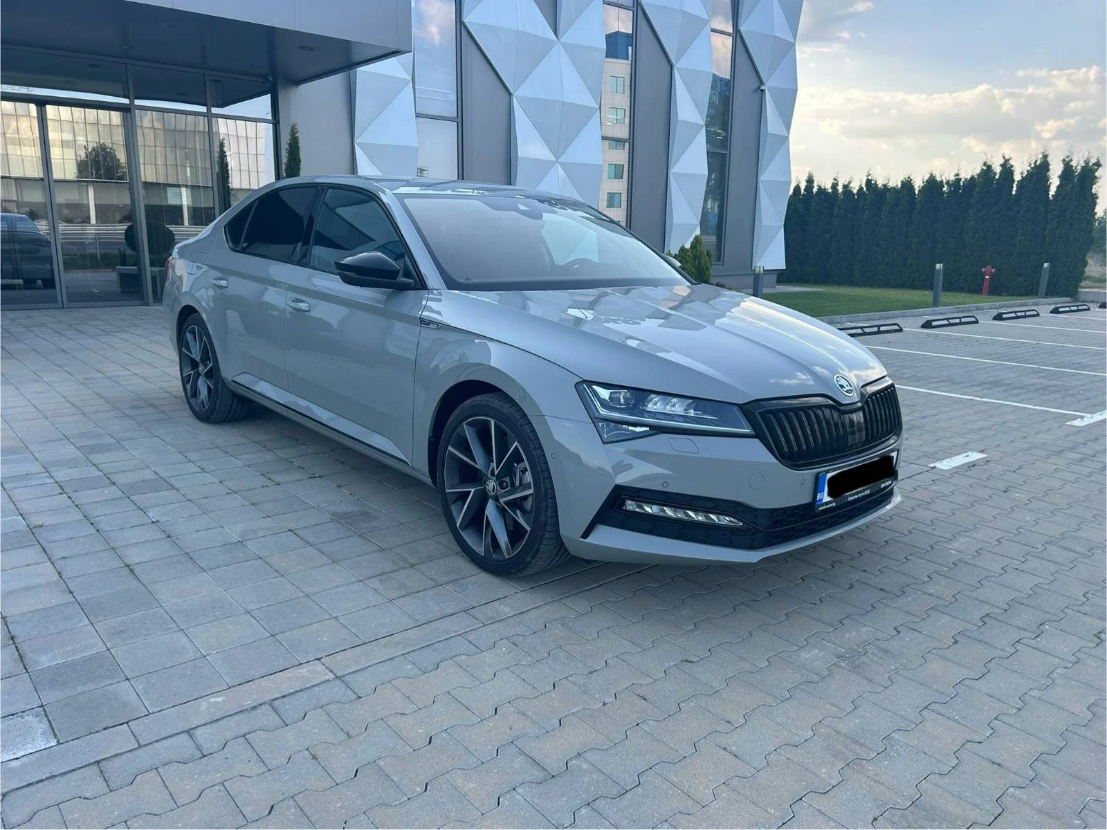 Skoda Superb Sport Line 2.0TSI/7DSG/4x4 - изображение 2