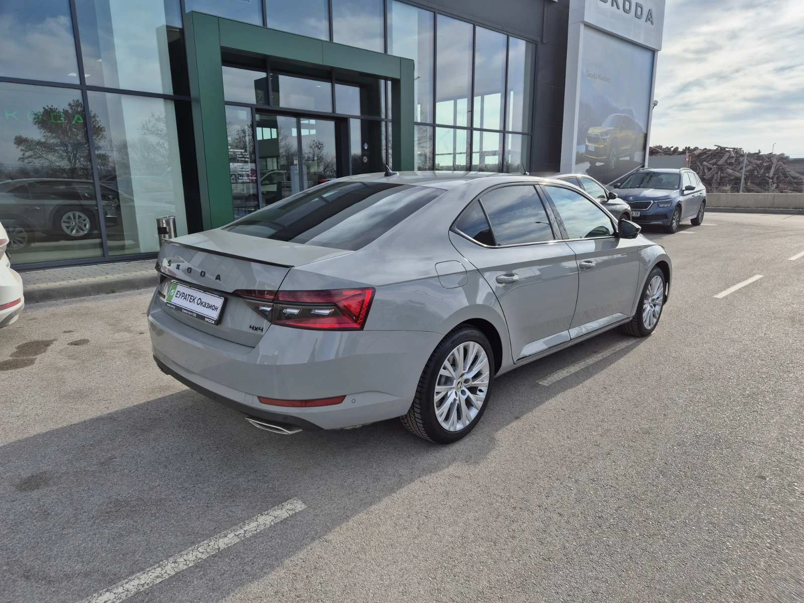 Skoda Superb Sport Line 2.0TSI/7DSG/4x4 - изображение 4