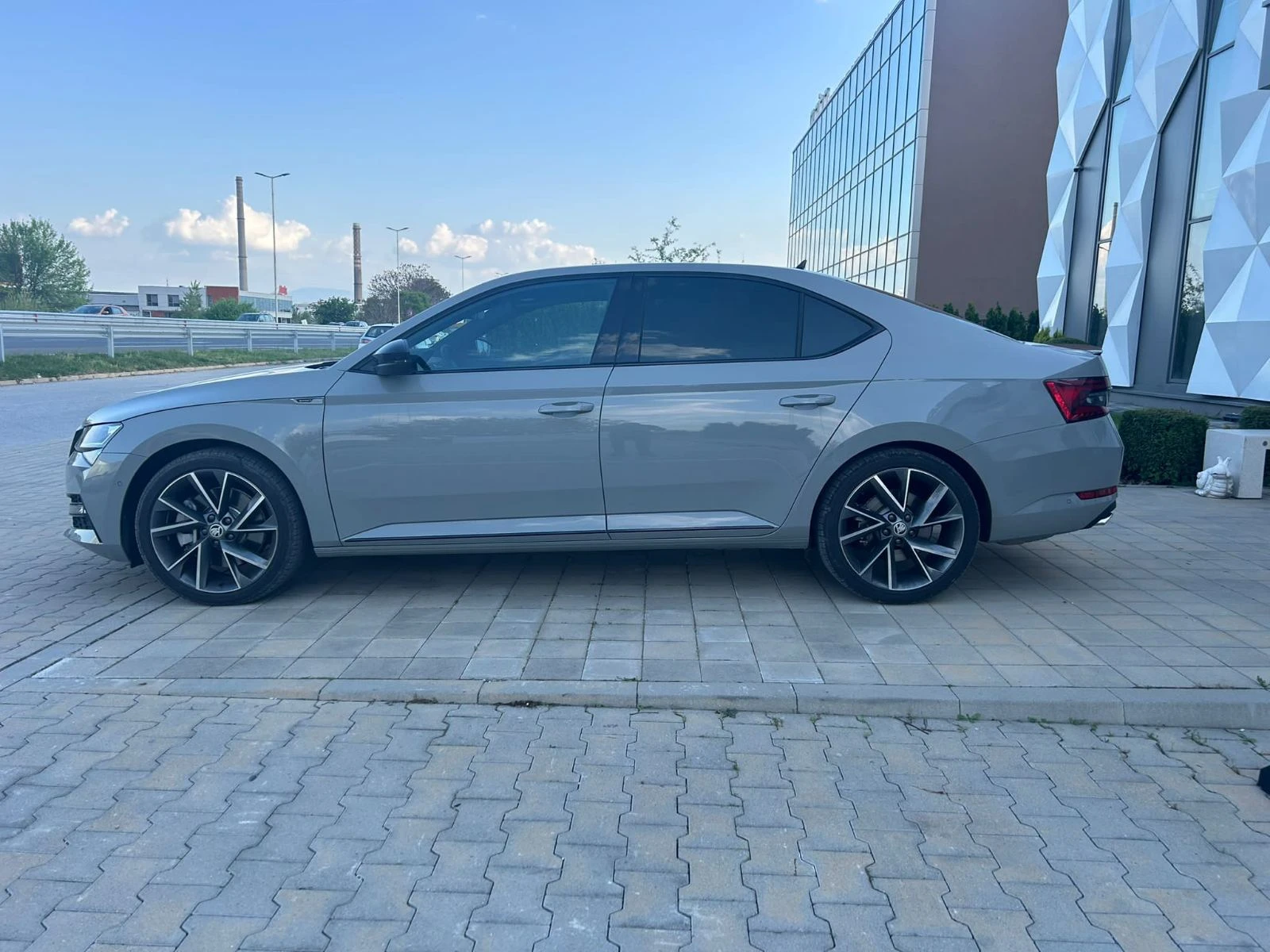 Skoda Superb Sport Line 2.0TSI/7DSG/4x4 - изображение 7