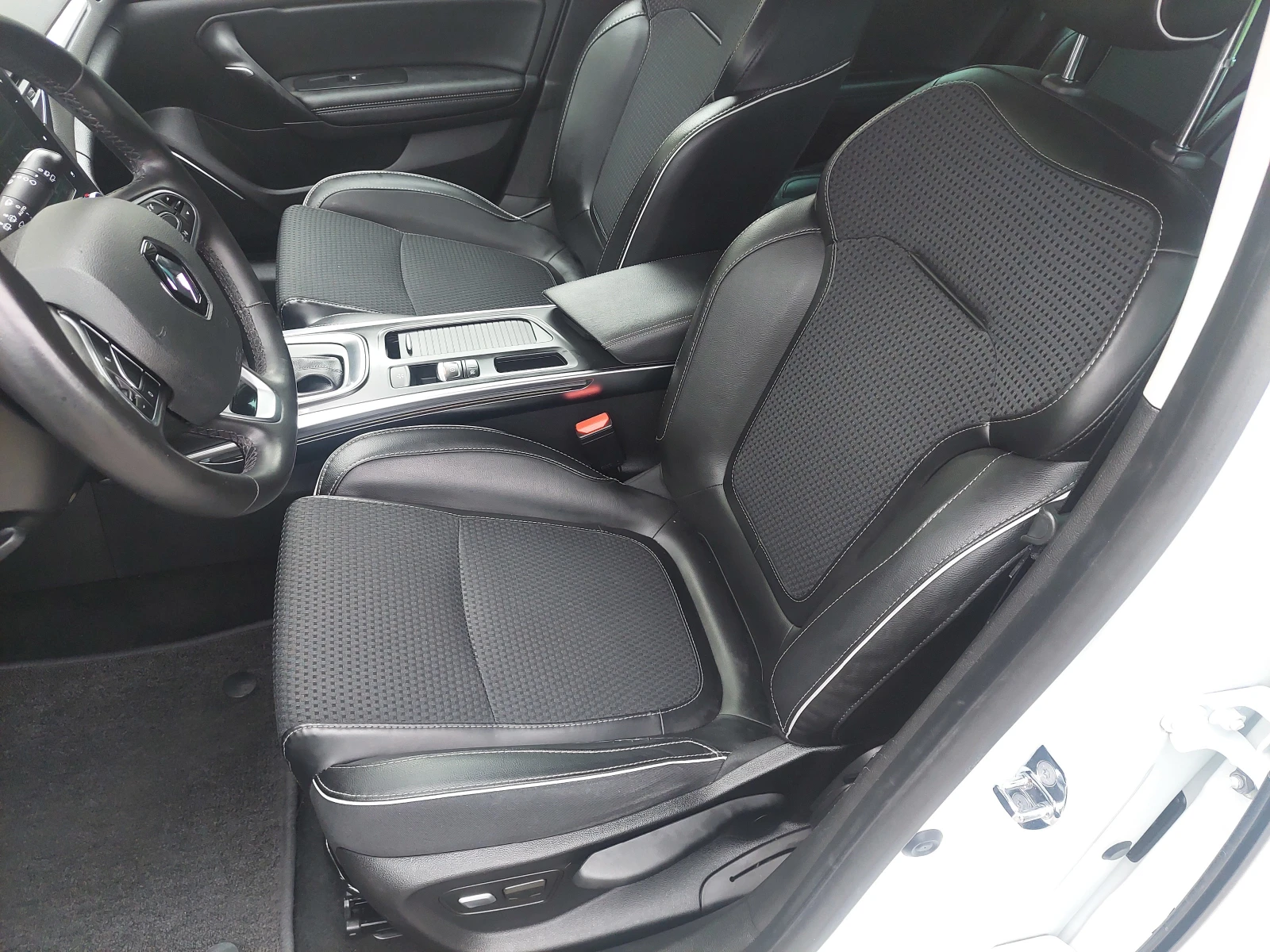 Renault Megane 1, 5d 110ps BOSE - изображение 7