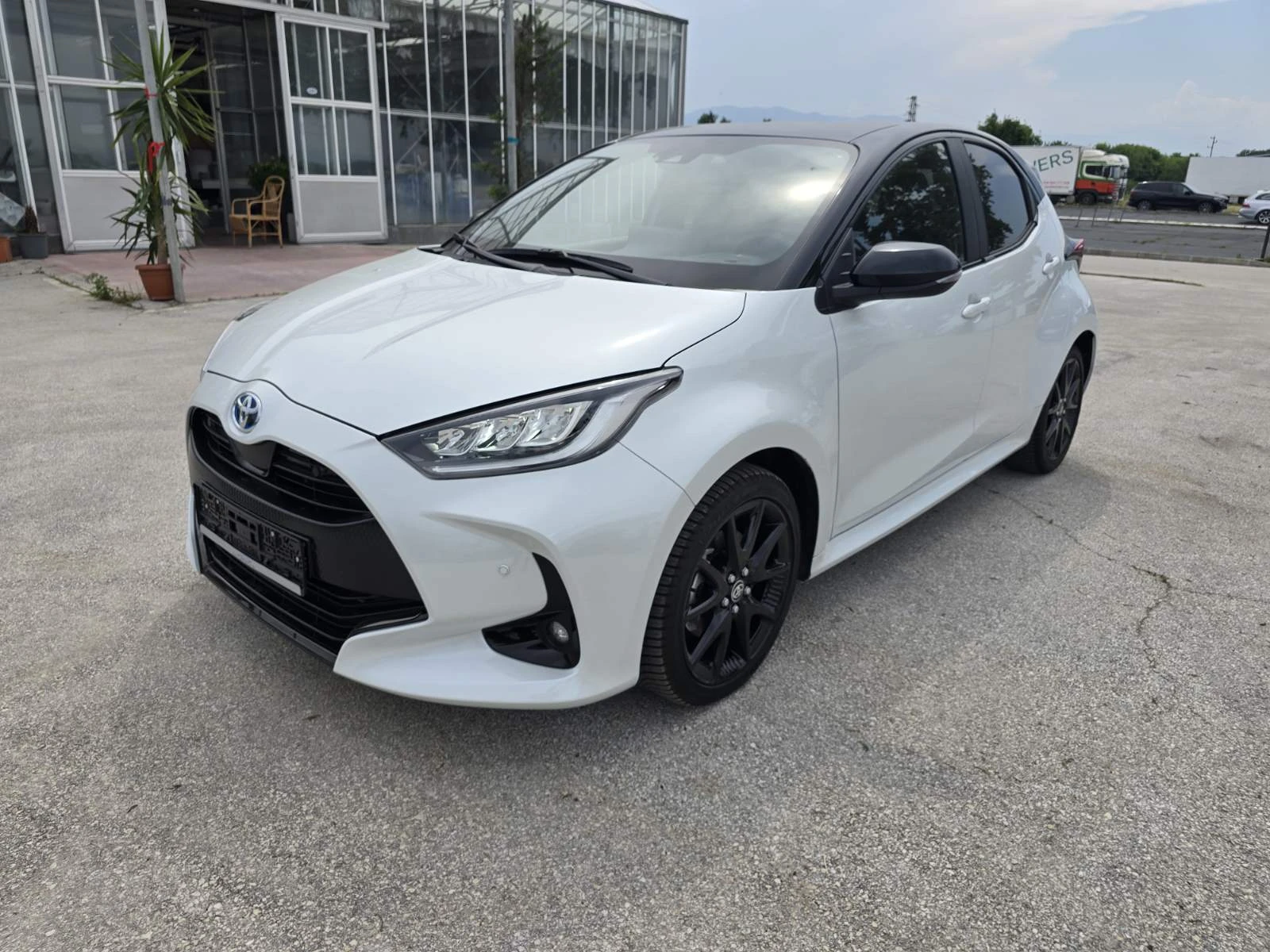 Toyota Yaris 1.5 HYBRID GERMANY - изображение 3