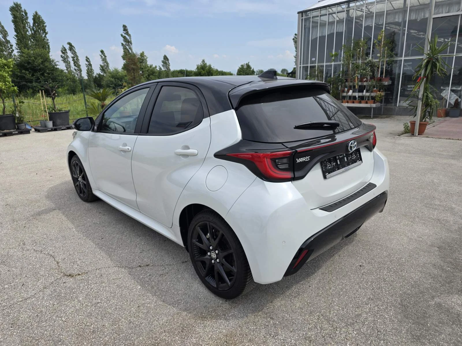 Toyota Yaris 1.5 HYBRID GERMANY - изображение 5