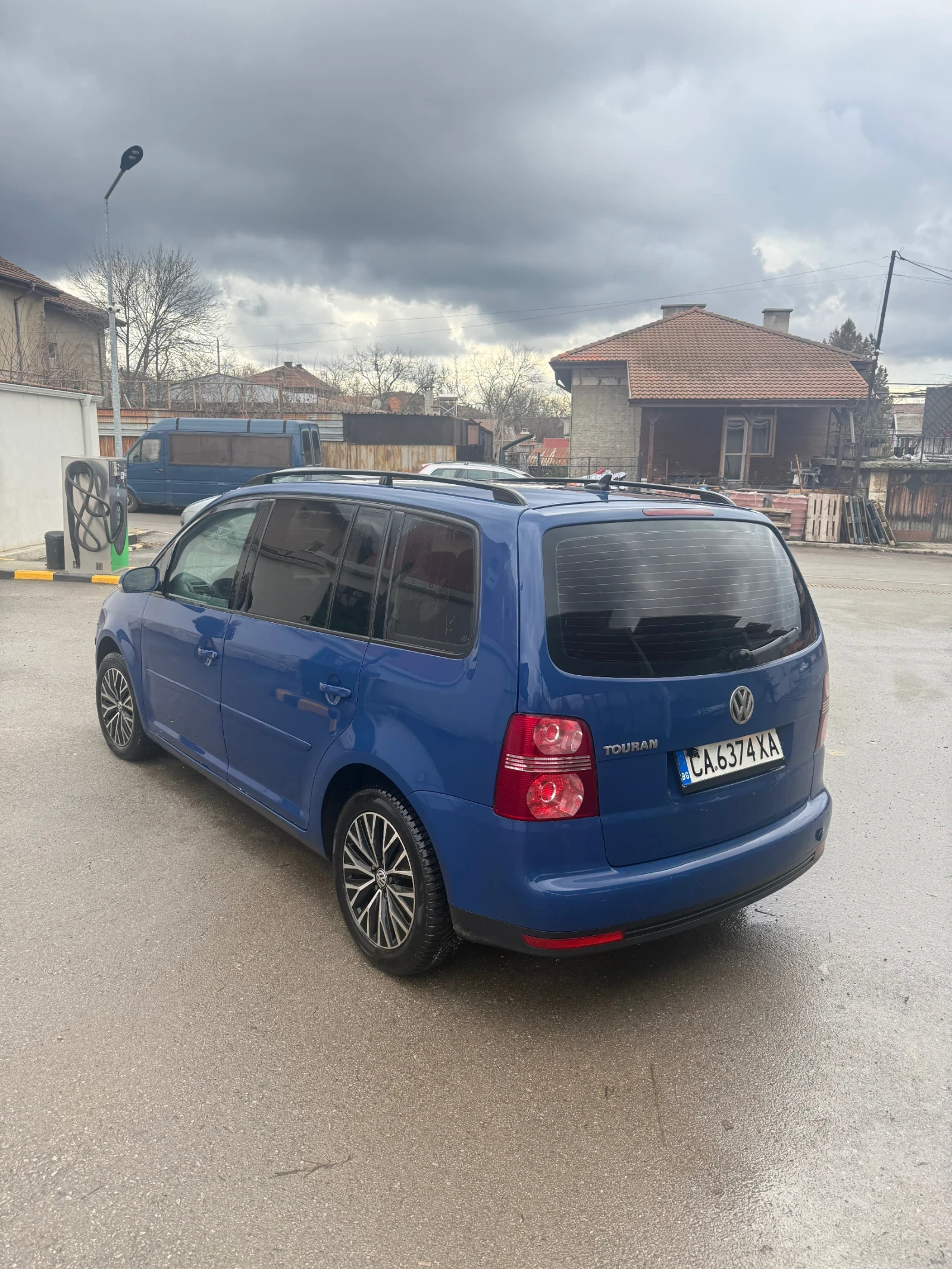 VW Touran 2.0, снимка 4 - Автомобили и джипове - 53928492