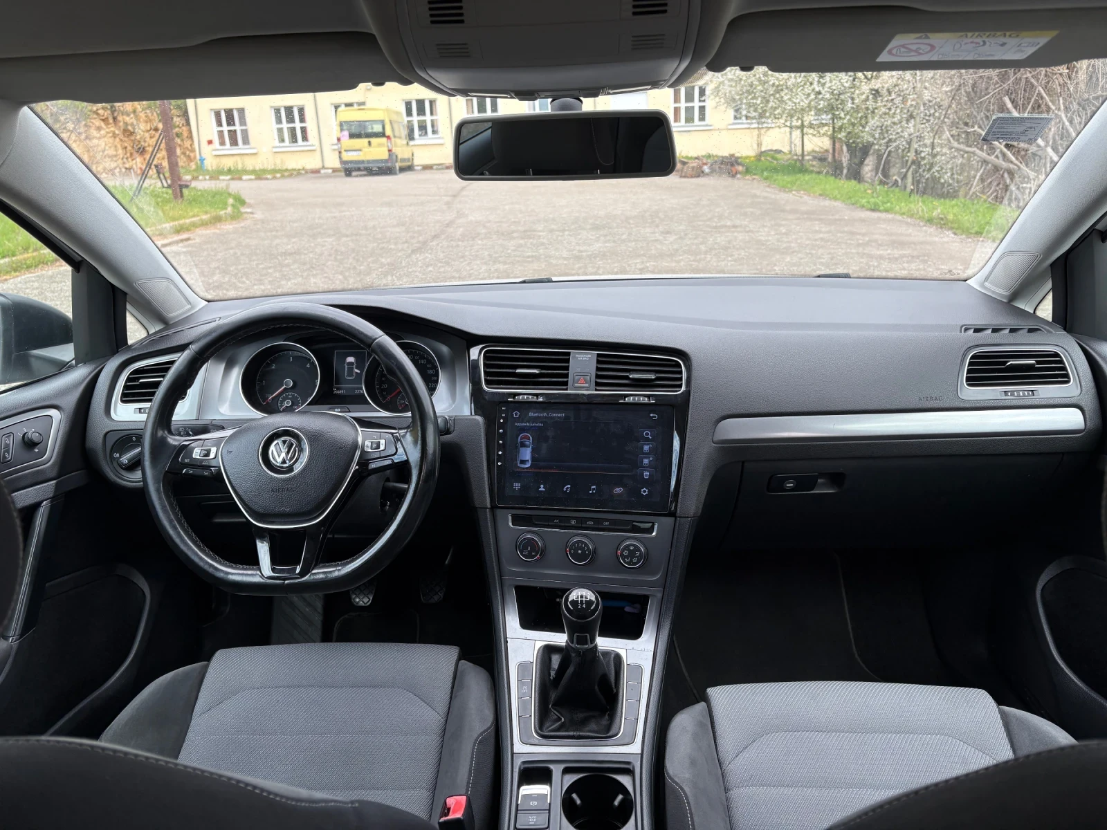 VW Golf 1.6TDI R-Line, снимка 10 - Автомобили и джипове - 54175856