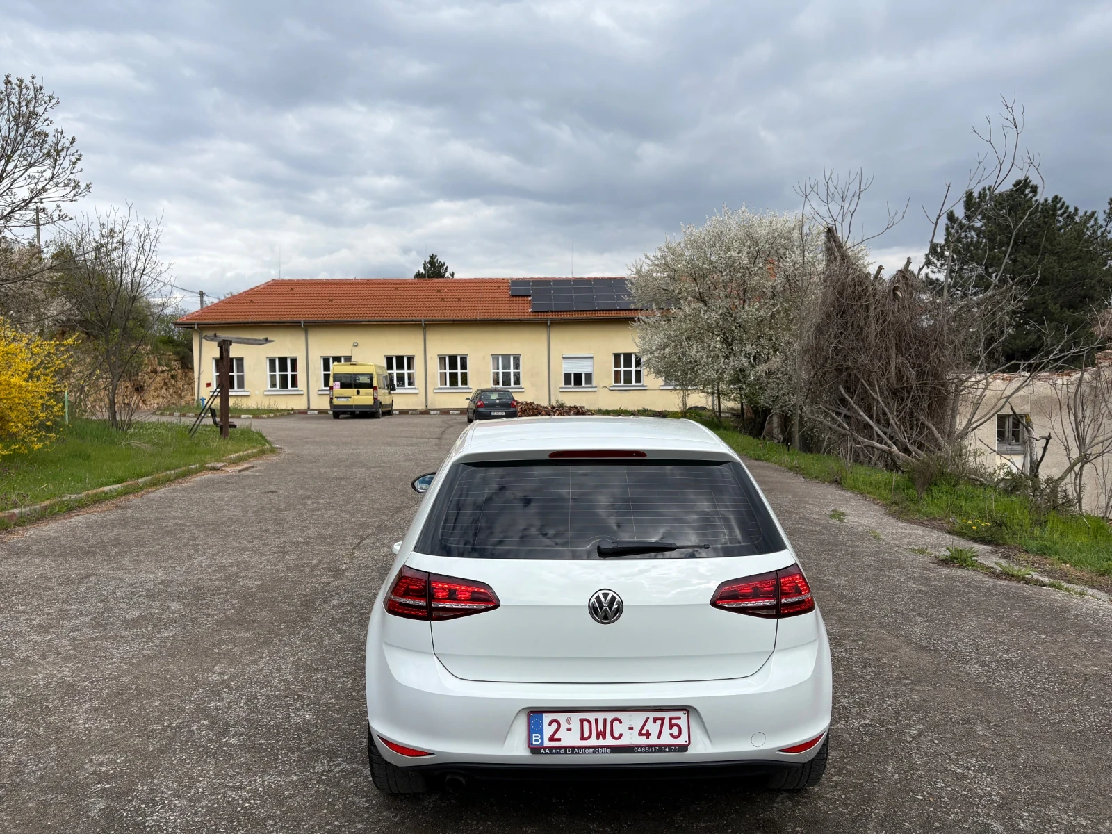 VW Golf 1.6TDI R-Line, снимка 5 - Автомобили и джипове - 54175856