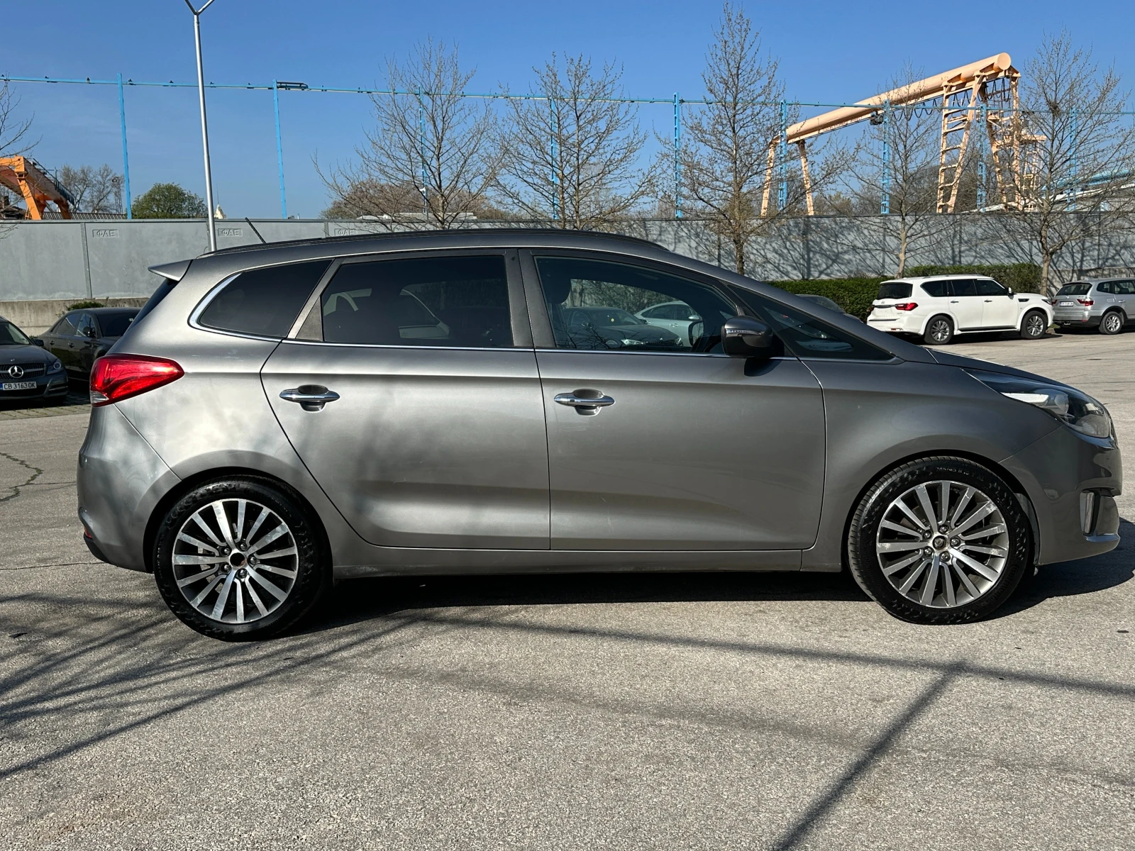 Kia Carens Автоматик/7места, снимка 5 - Автомобили и джипове - 54252196