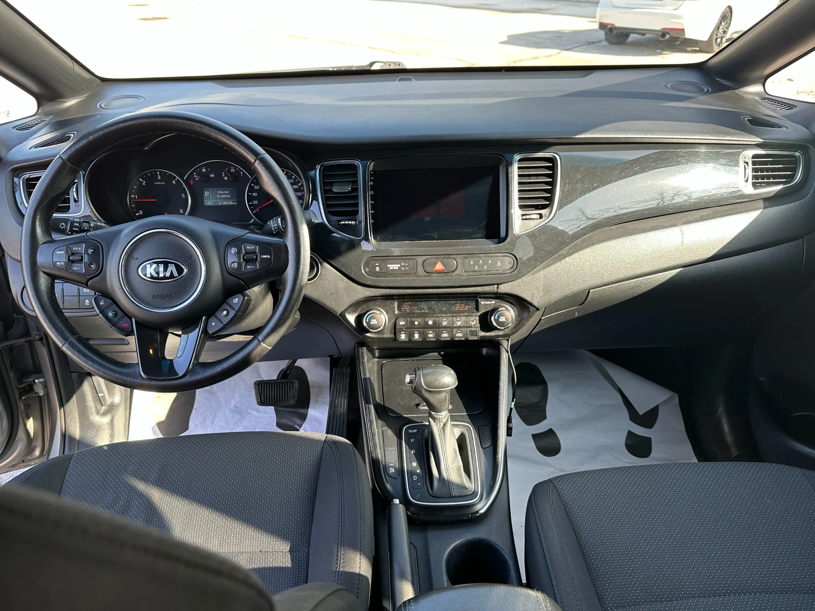 Kia Carens Автоматик/7места, снимка 9 - Автомобили и джипове - 54252196