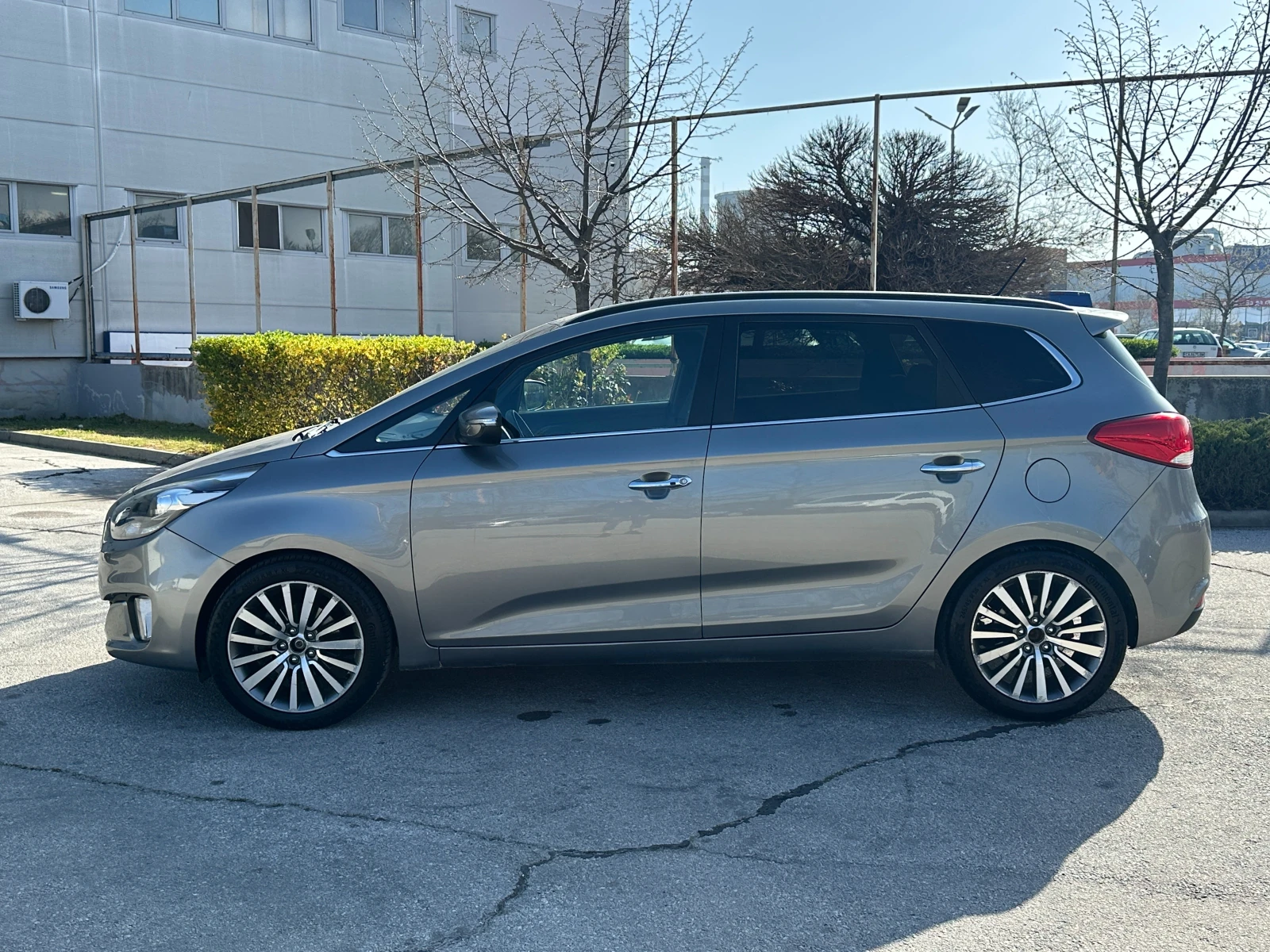 Kia Carens Автоматик/7места, снимка 2 - Автомобили и джипове - 54252196