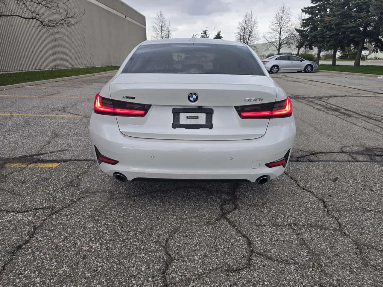 BMW 330 330i xDrive Sedan  CARFAX, снимка 4 - Автомобили и джипове - 54396679