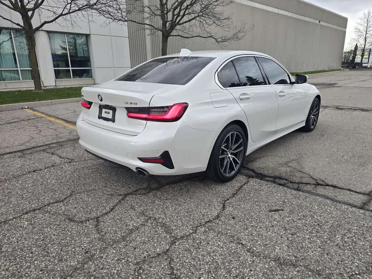 BMW 330 330i xDrive Sedan  CARFAX, снимка 12 - Автомобили и джипове - 54396679