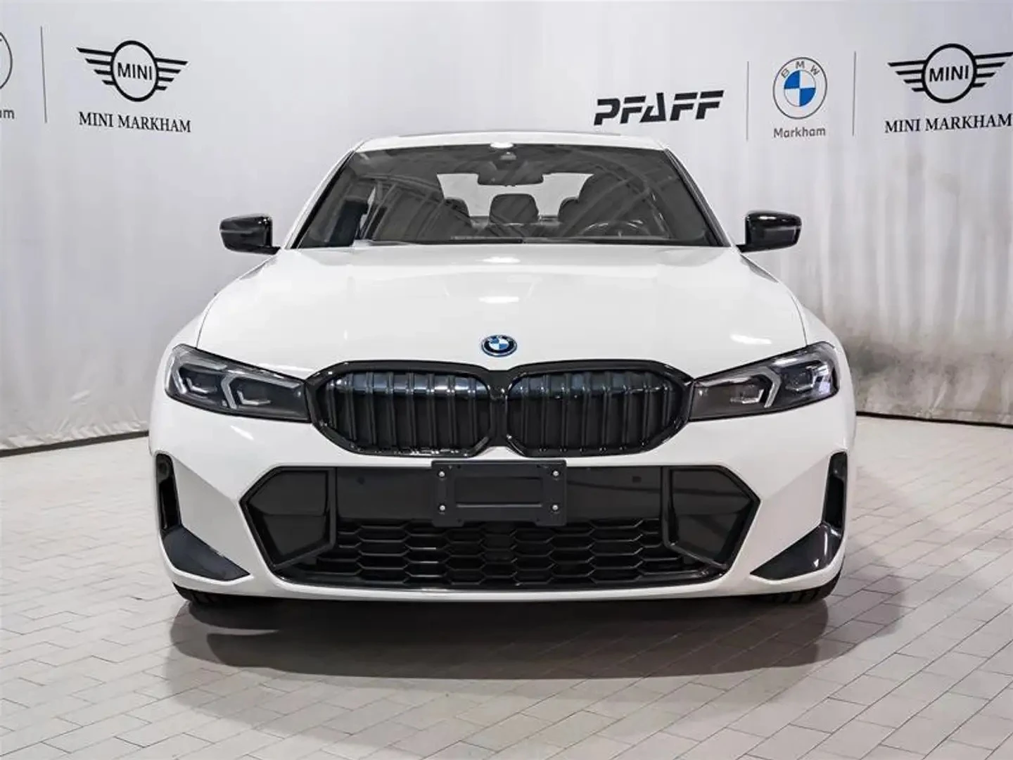 BMW 330 е * xDrive * M Sport P * AвтоКредит * (ЦЕНА ДО БГ), снимка 2 - Автомобили и джипове - 54896071