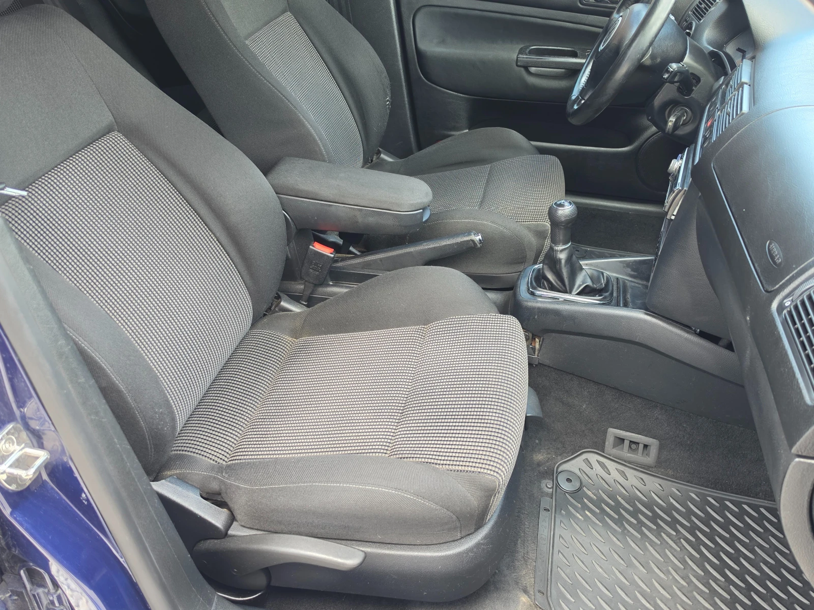 VW Golf 4 HIGHLINE 1.9TDI , снимка 8 - Автомобили и джипове - 54979412