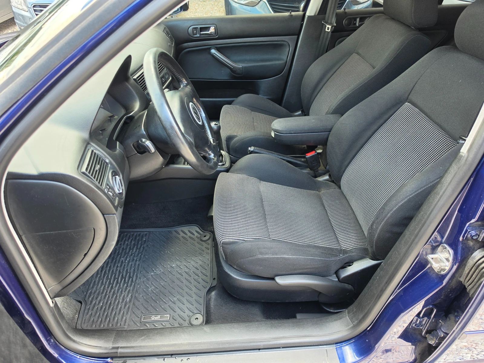 VW Golf 4 HIGHLINE 1.9TDI , снимка 7 - Автомобили и джипове - 54979412