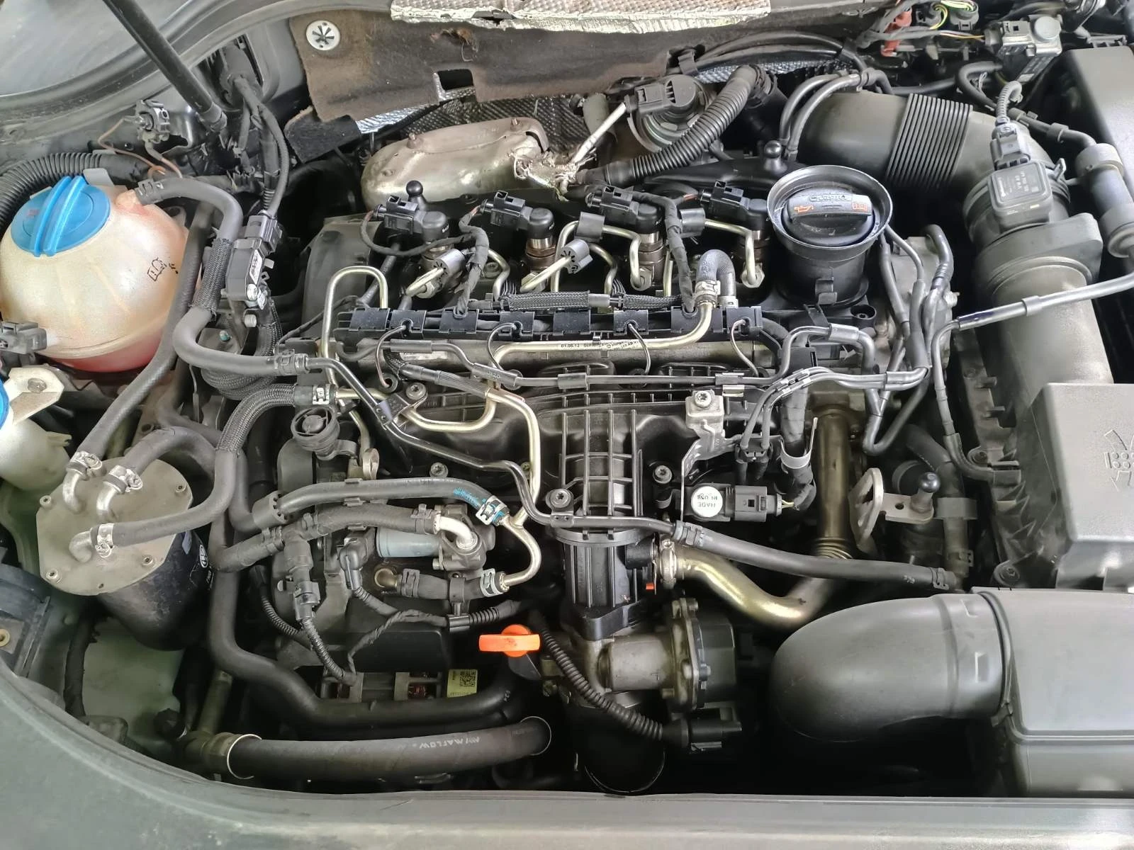 VW Passat 1600 TDI, снимка 11 - Автомобили и джипове - 55422627