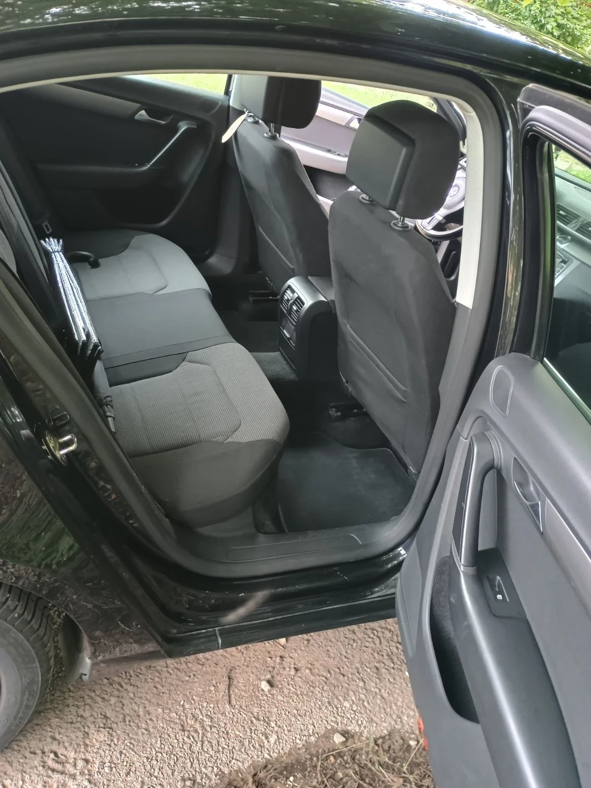 VW Passat 1600 TDI, снимка 8 - Автомобили и джипове - 55422627