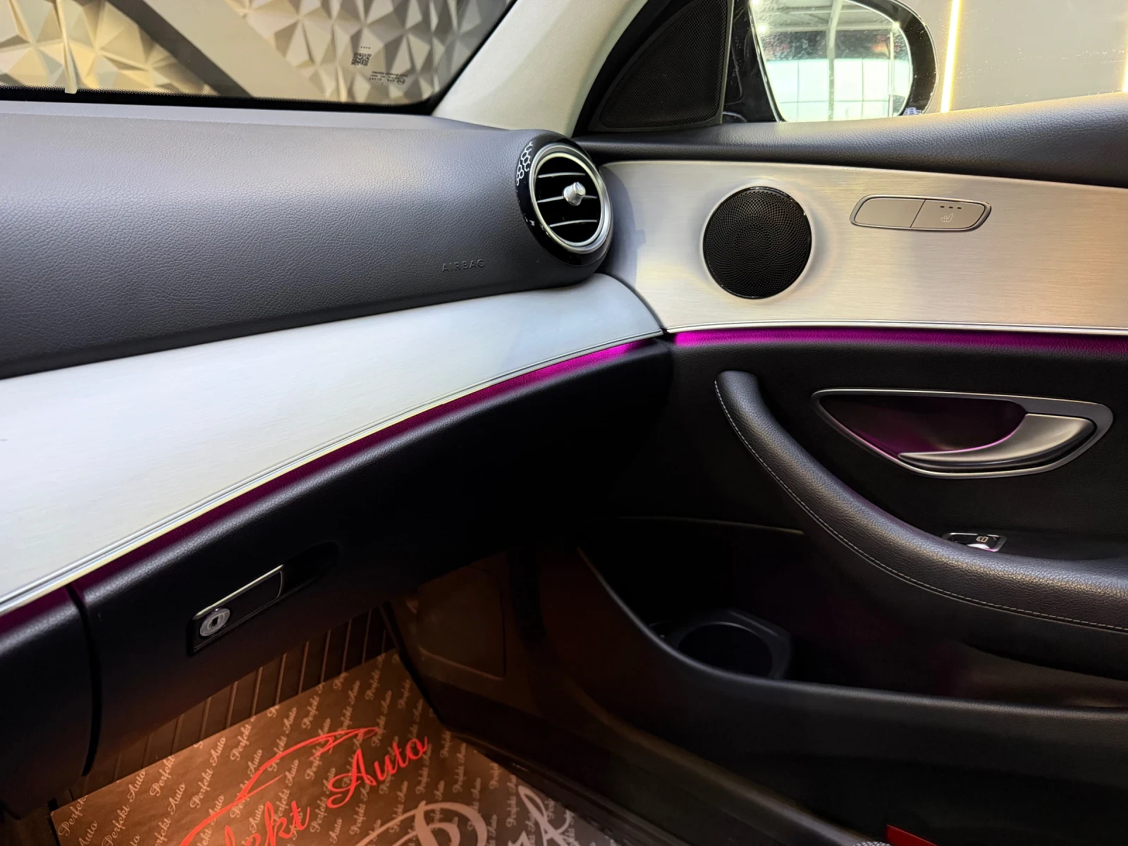 Mercedes-Benz E 220 d * BLACK OPTIC * , снимка 8 - Автомобили и джипове - 55663728