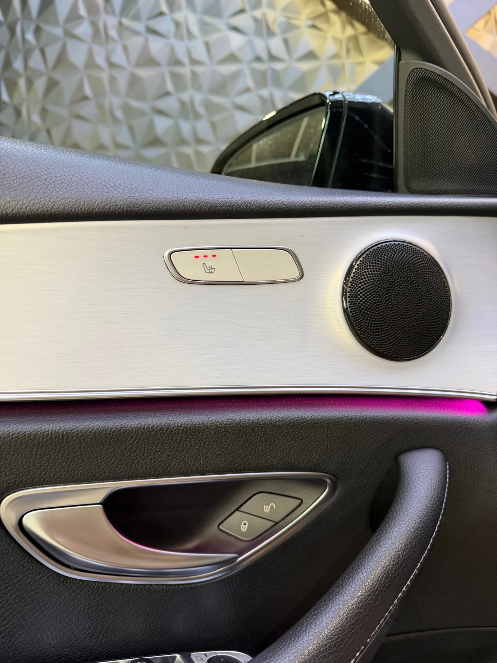 Mercedes-Benz E 220 d * BLACK OPTIC * , снимка 12 - Автомобили и джипове - 55663728