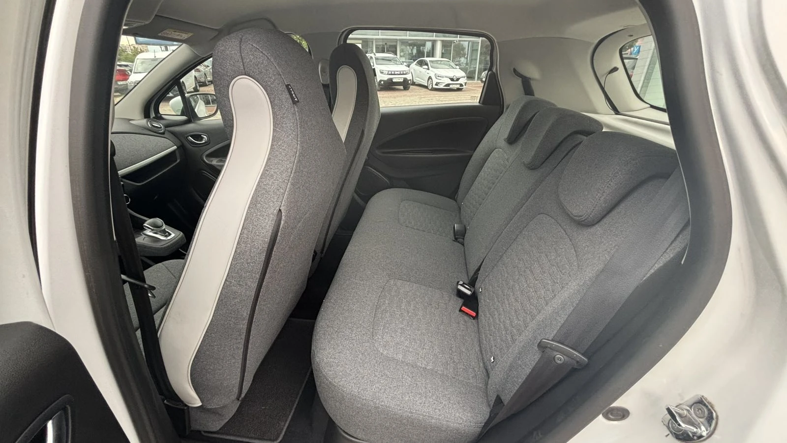 Renault Zoe, снимка 10 - Автомобили и джипове - 55825475