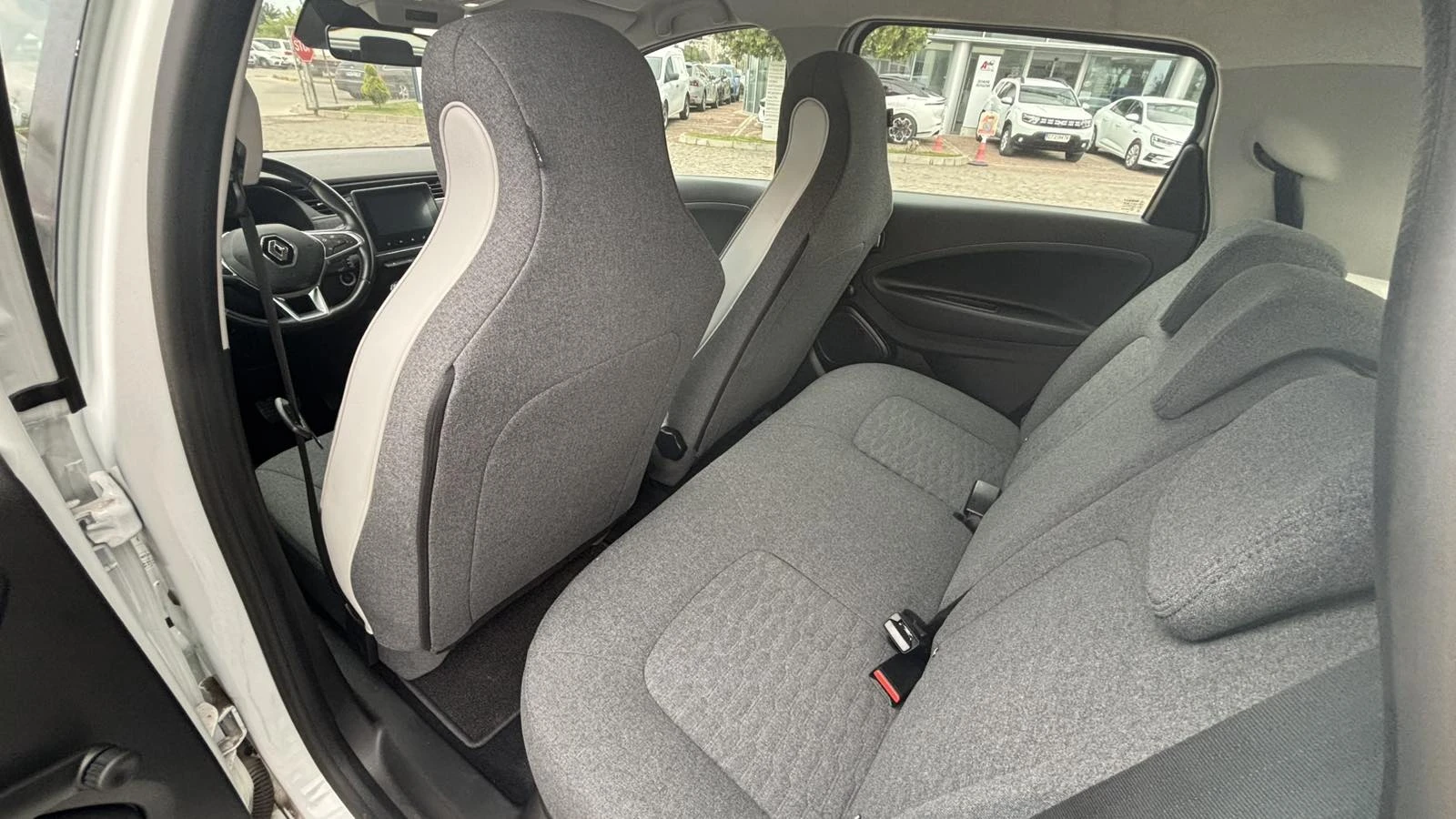 Renault Zoe, снимка 11 - Автомобили и джипове - 55825475