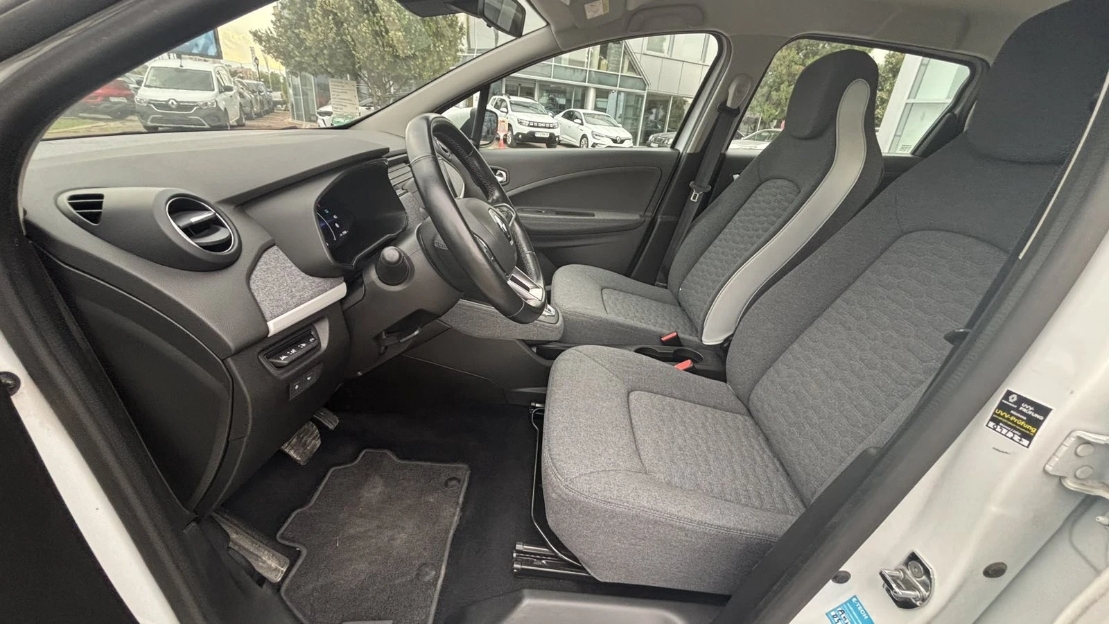 Renault Zoe, снимка 5 - Автомобили и джипове - 55825475