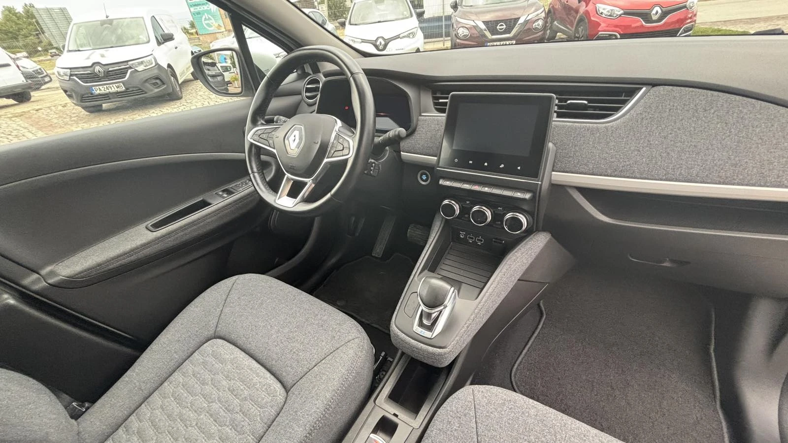 Renault Zoe, снимка 6 - Автомобили и джипове - 55825475