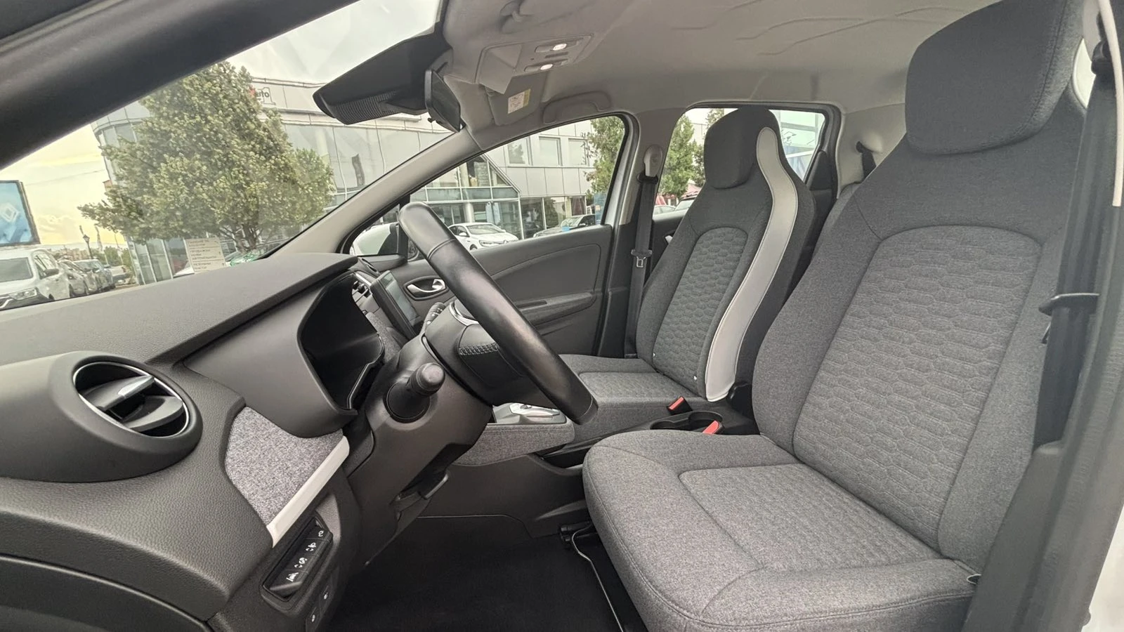 Renault Zoe, снимка 4 - Автомобили и джипове - 55825475
