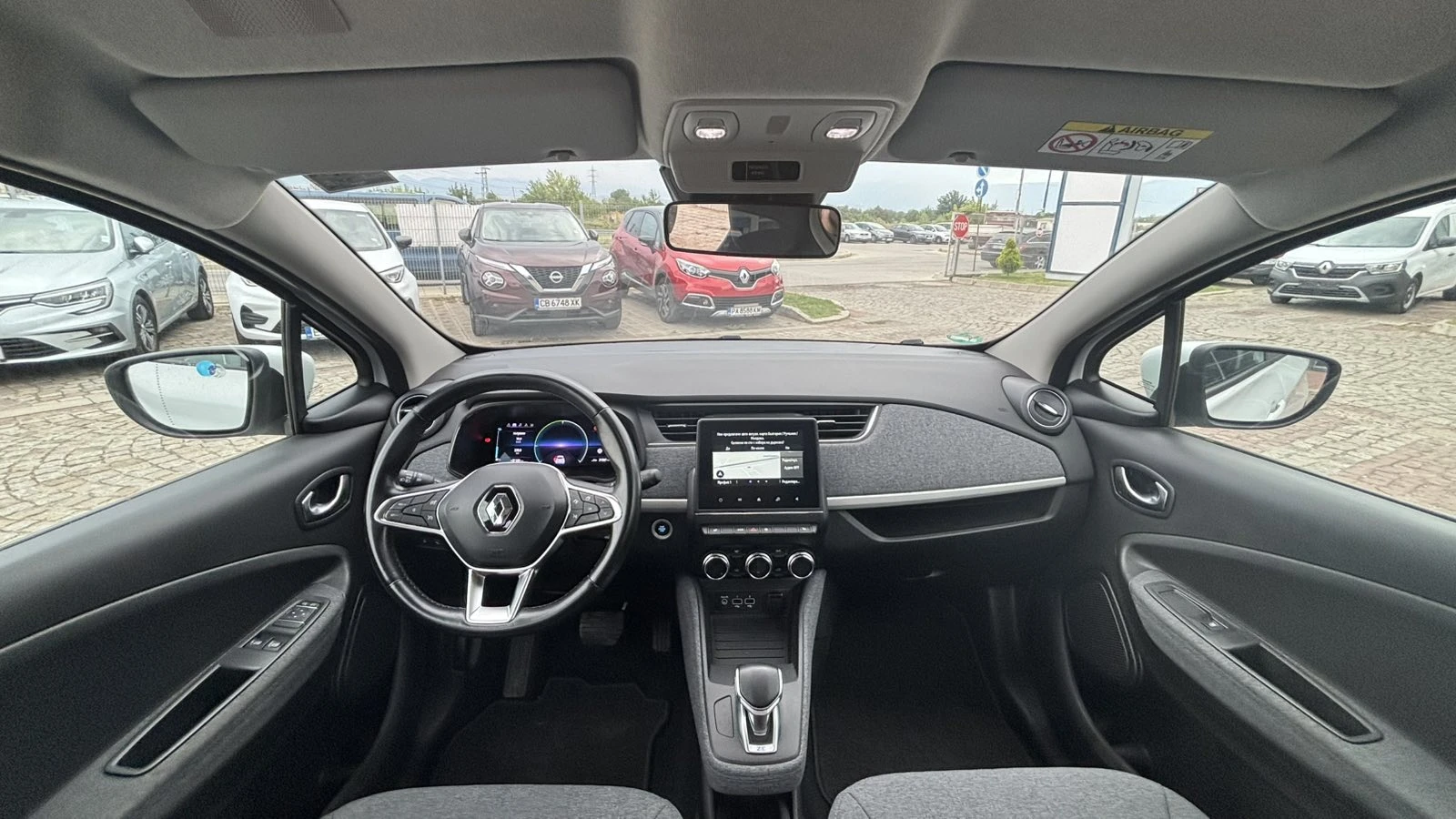 Renault Zoe, снимка 2 - Автомобили и джипове - 55825475