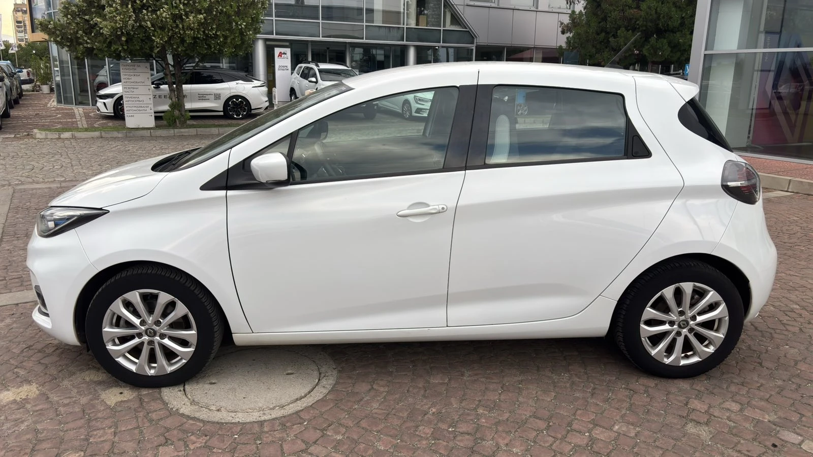 Renault Zoe, снимка 13 - Автомобили и джипове - 55825475