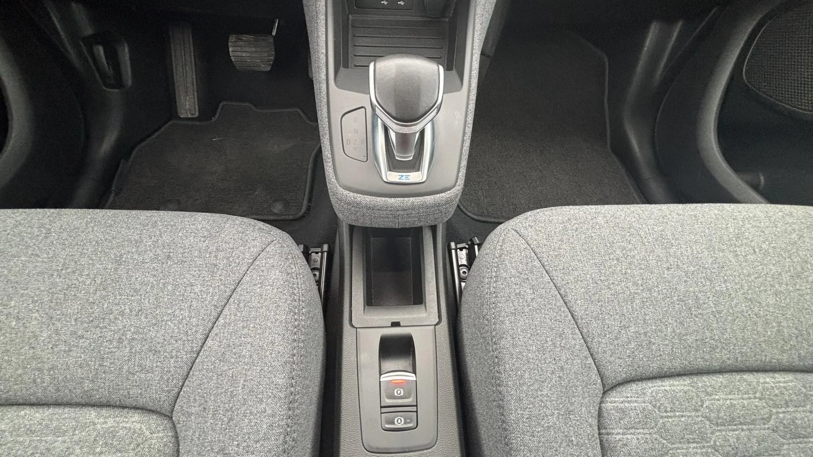 Renault Zoe, снимка 3 - Автомобили и джипове - 55825475