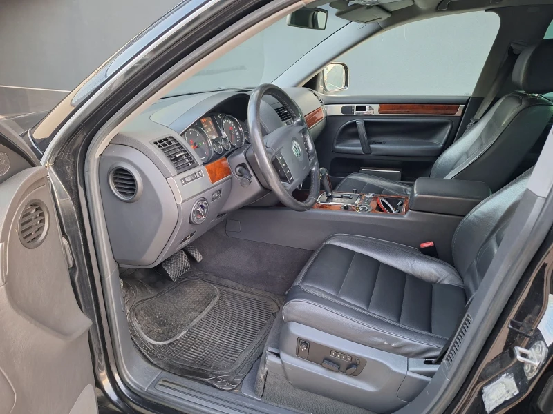 VW Touareg, снимка 16 - Автомобили и джипове - 47172540