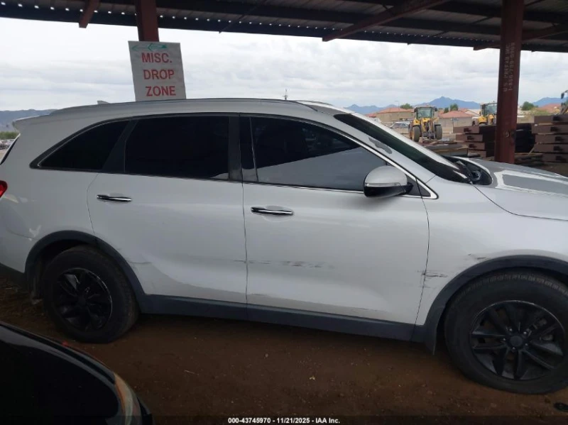 Kia Sorento 2.4L I-4 DI, DOHC, VVT, 185HP Front Wheel Drive, снимка 5 - Автомобили и джипове - 53131843