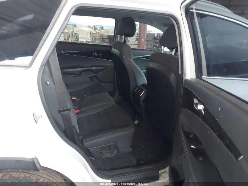 Kia Sorento 2.4L I-4 DI, DOHC, VVT, 185HP Front Wheel Drive, снимка 15 - Автомобили и джипове - 53131843