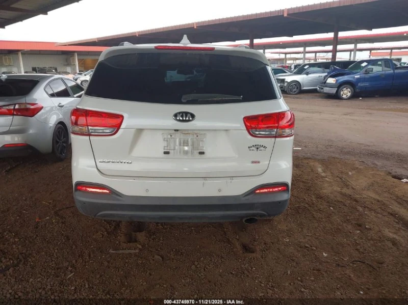 Kia Sorento 2.4L I-4 DI, DOHC, VVT, 185HP Front Wheel Drive, снимка 8 - Автомобили и джипове - 53131843