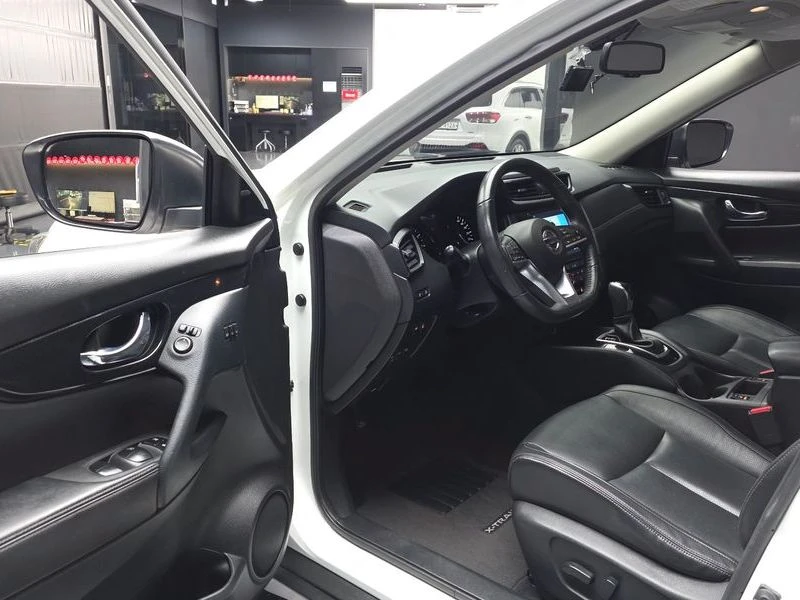 Nissan X-trail 2.5 Automatic, снимка 10 - Автомобили и джипове - 55932122