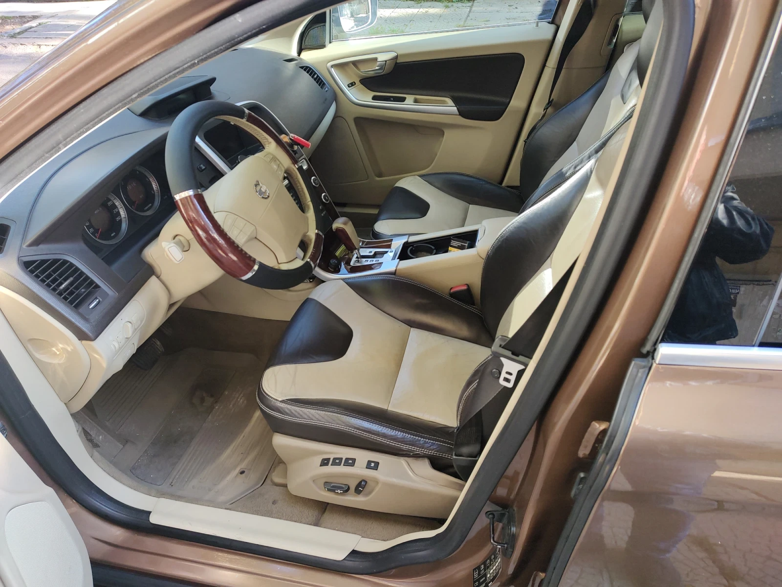 Volvo XC60 D5AWD - изображение 5