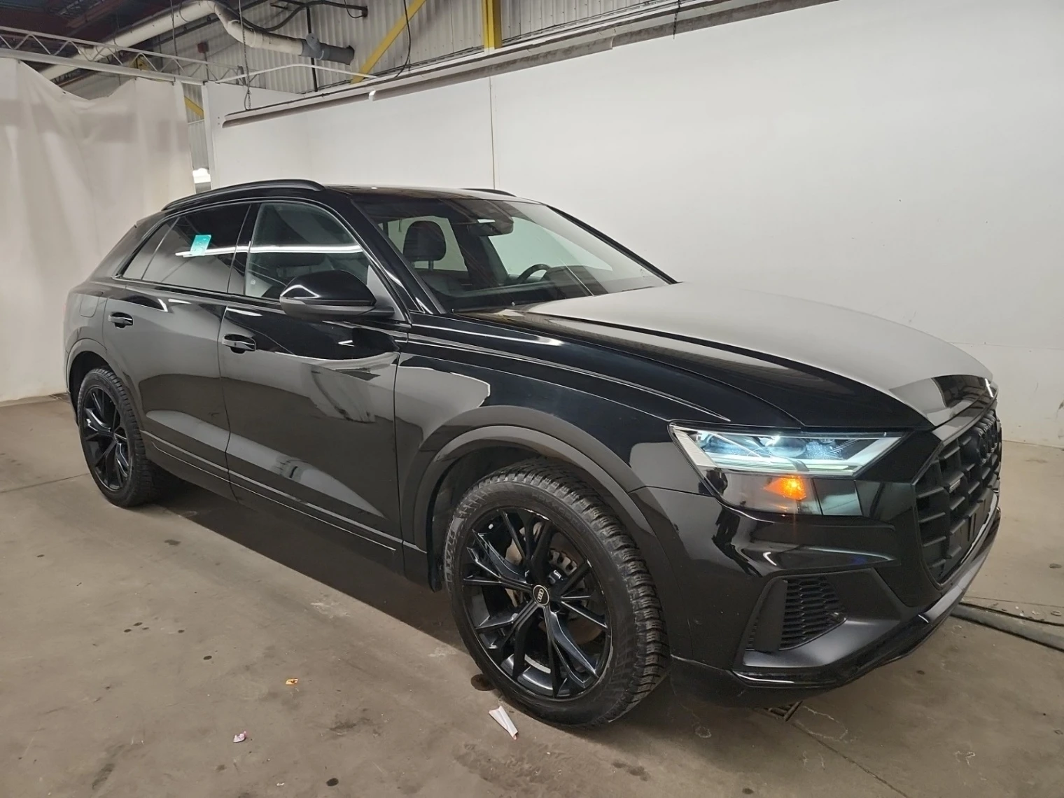 Audi Q8 55 TFSI Quattro ZF8 / Progressiv / BLACK ON BLACK