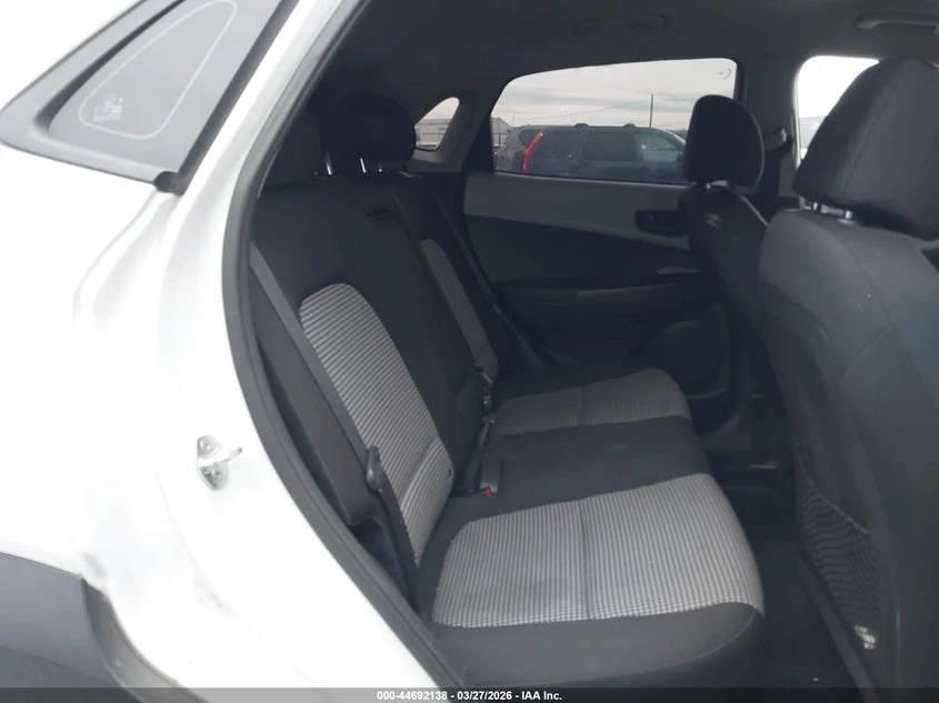 Hyundai Kona 2.0l Se, снимка 8 - Автомобили и джипове - 54619330