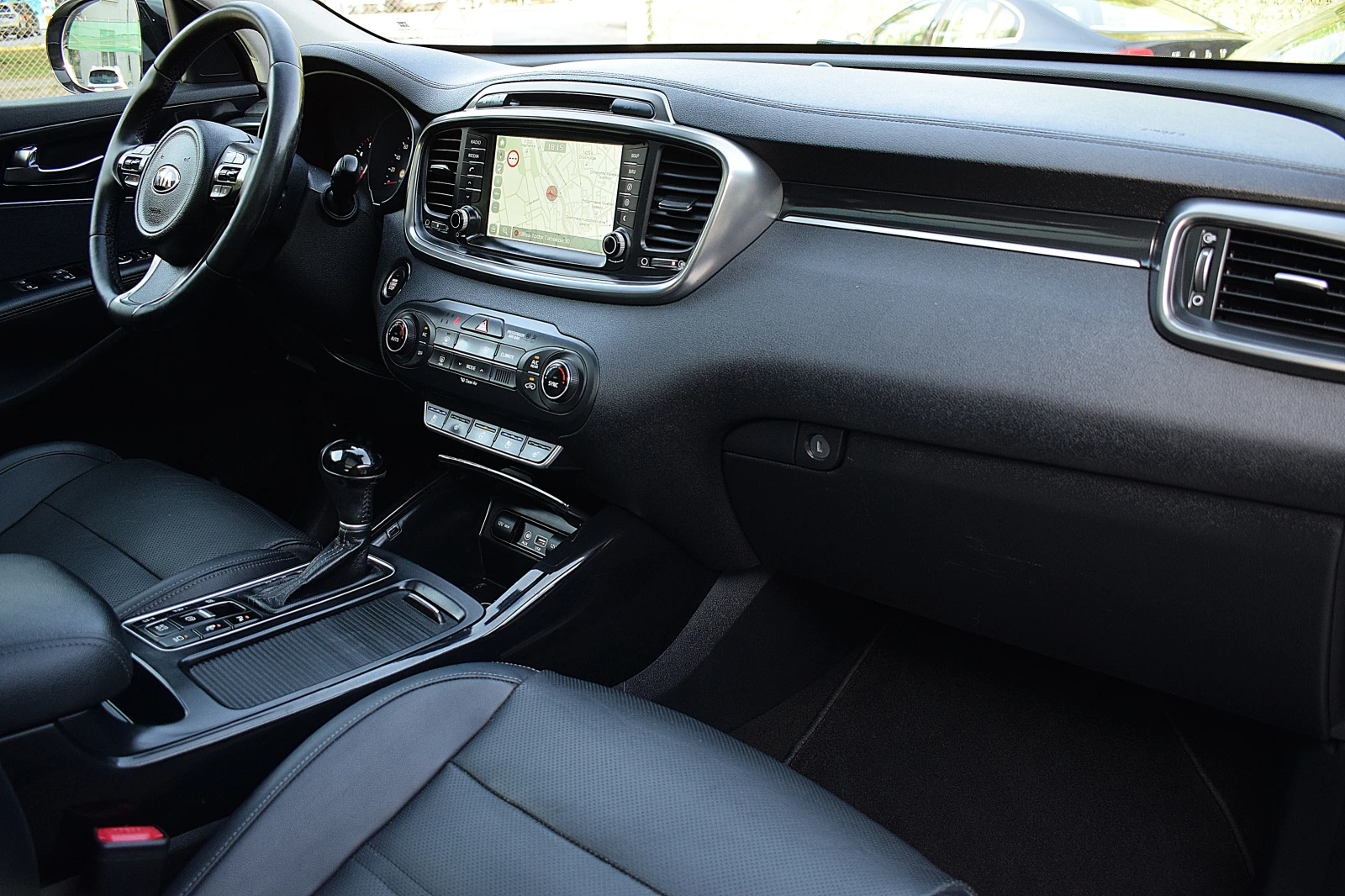 Kia Sorento 2.2ШВЕЙЦАРИЯ-7МЕСТА/ДИСТРОНИК/КОЖА/НАВИ/LANE ASSIS, снимка 14 - Автомобили и джипове - 55427122