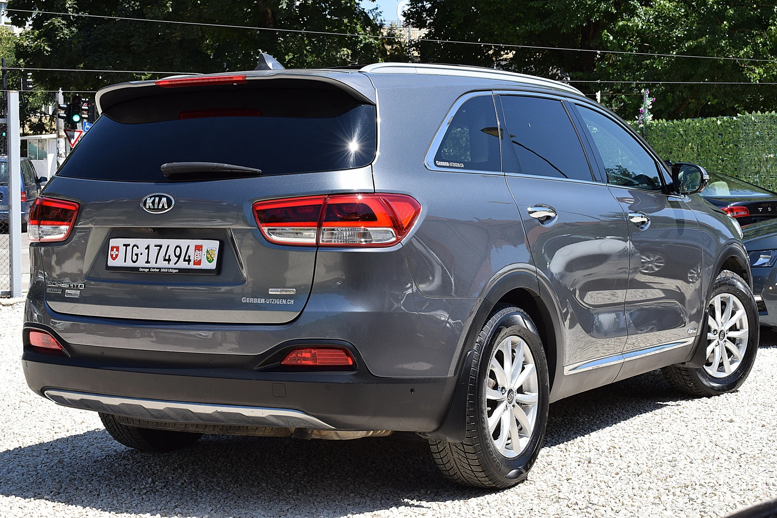 Kia Sorento 2.2ШВЕЙЦАРИЯ-7МЕСТА/ДИСТРОНИК/КОЖА/НАВИ/LANE ASSIS, снимка 4 - Автомобили и джипове - 55427122