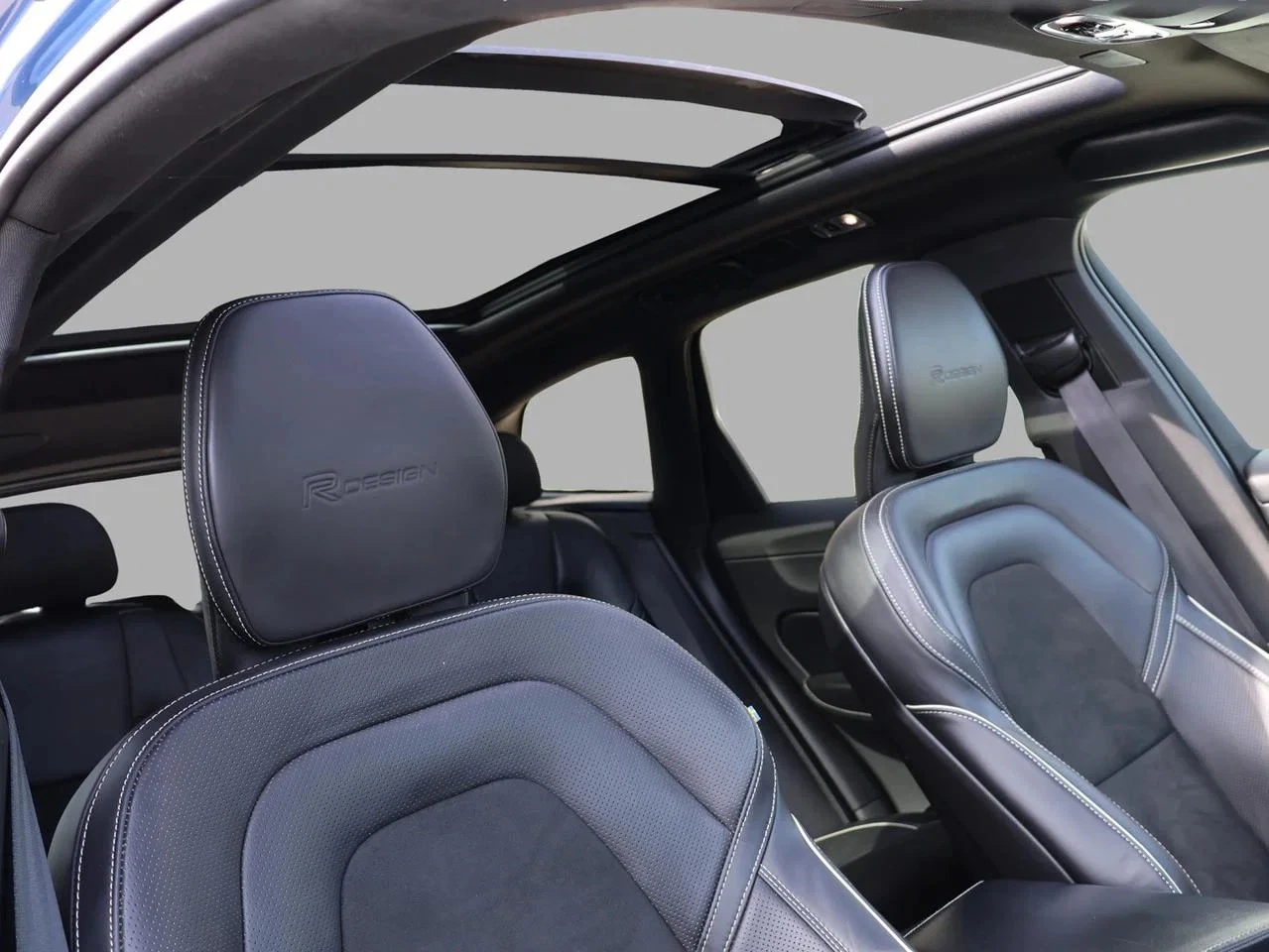 Volvo XC60 T8 R-Design Plug-in Hybrid AWD, снимка 12 - Автомобили и джипове - 55616052