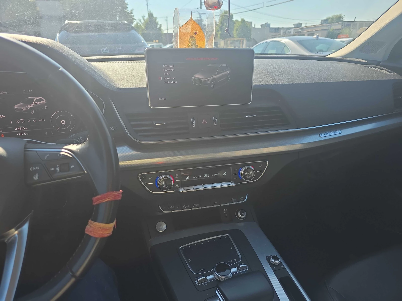 Audi Q5 * Technik * DISTRONIC* CARFAX* , снимка 9 - Автомобили и джипове - 55939759