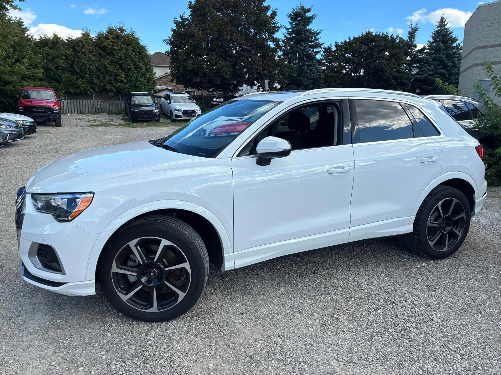 Audi Q3 QUATTRO * ГЛАВНО ПРЕДСТАВИТЕЛСТВО НА VOLKSWAGEN* , снимка 3 - Автомобили и джипове - 56062807