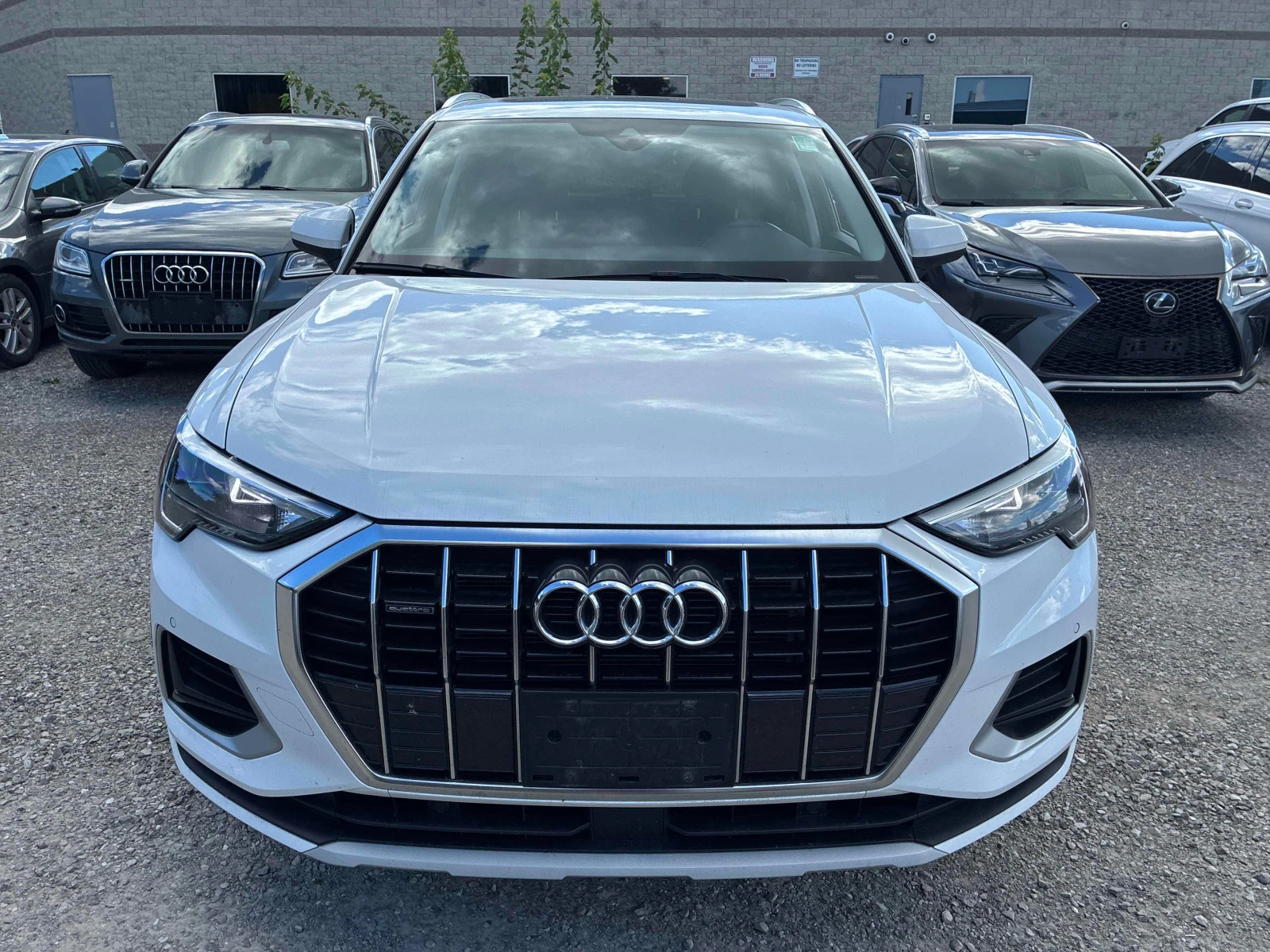 Audi Q3 QUATTRO * ГЛАВНО ПРЕДСТАВИТЕЛСТВО НА VOLKSWAGEN* , снимка 2 - Автомобили и джипове - 56062807
