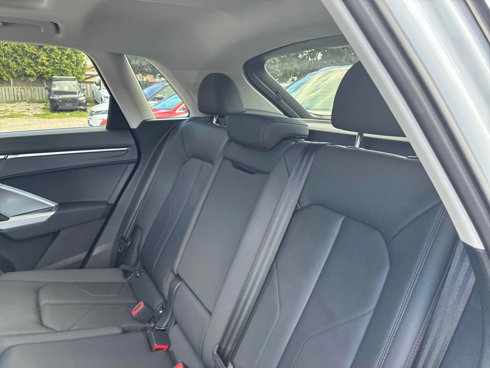 Audi Q3 QUATTRO * ГЛАВНО ПРЕДСТАВИТЕЛСТВО НА VOLKSWAGEN* , снимка 11 - Автомобили и джипове - 56062807
