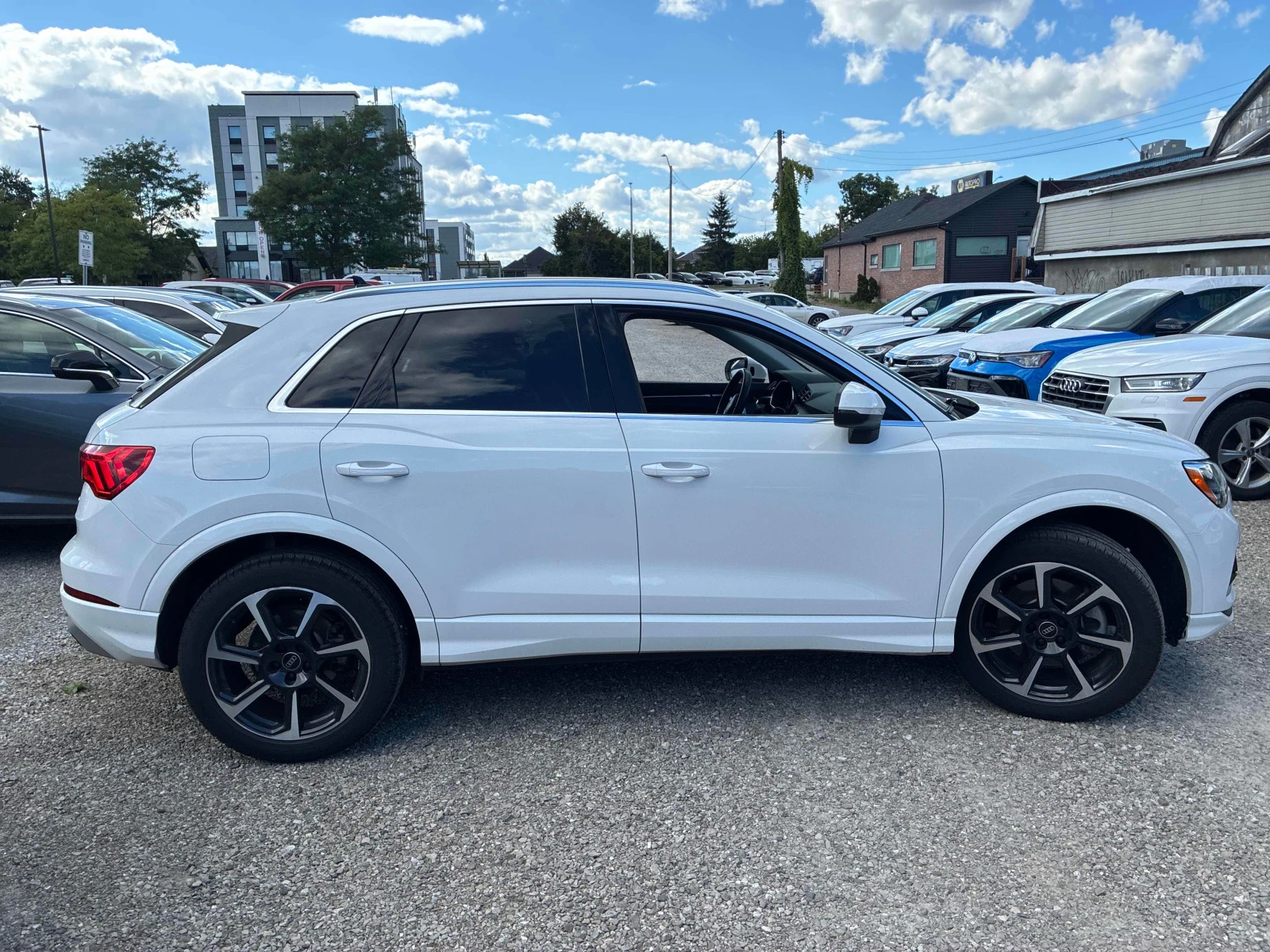 Audi Q3 QUATTRO * ГЛАВНО ПРЕДСТАВИТЕЛСТВО НА VOLKSWAGEN* , снимка 4 - Автомобили и джипове - 56062807