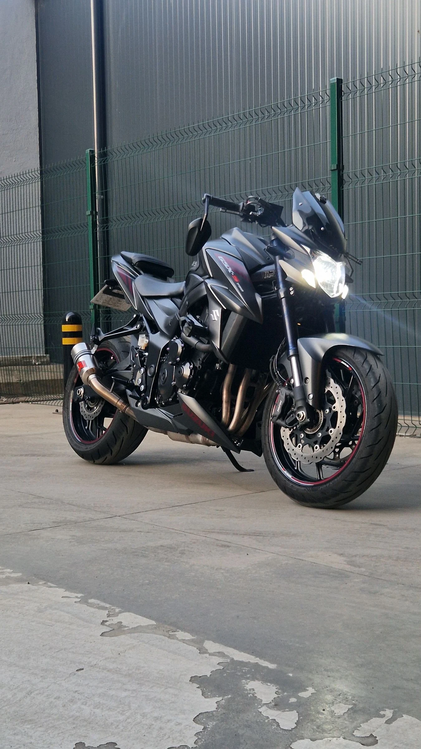 Suzuki Gsx GSX-S 750 - изображение 2