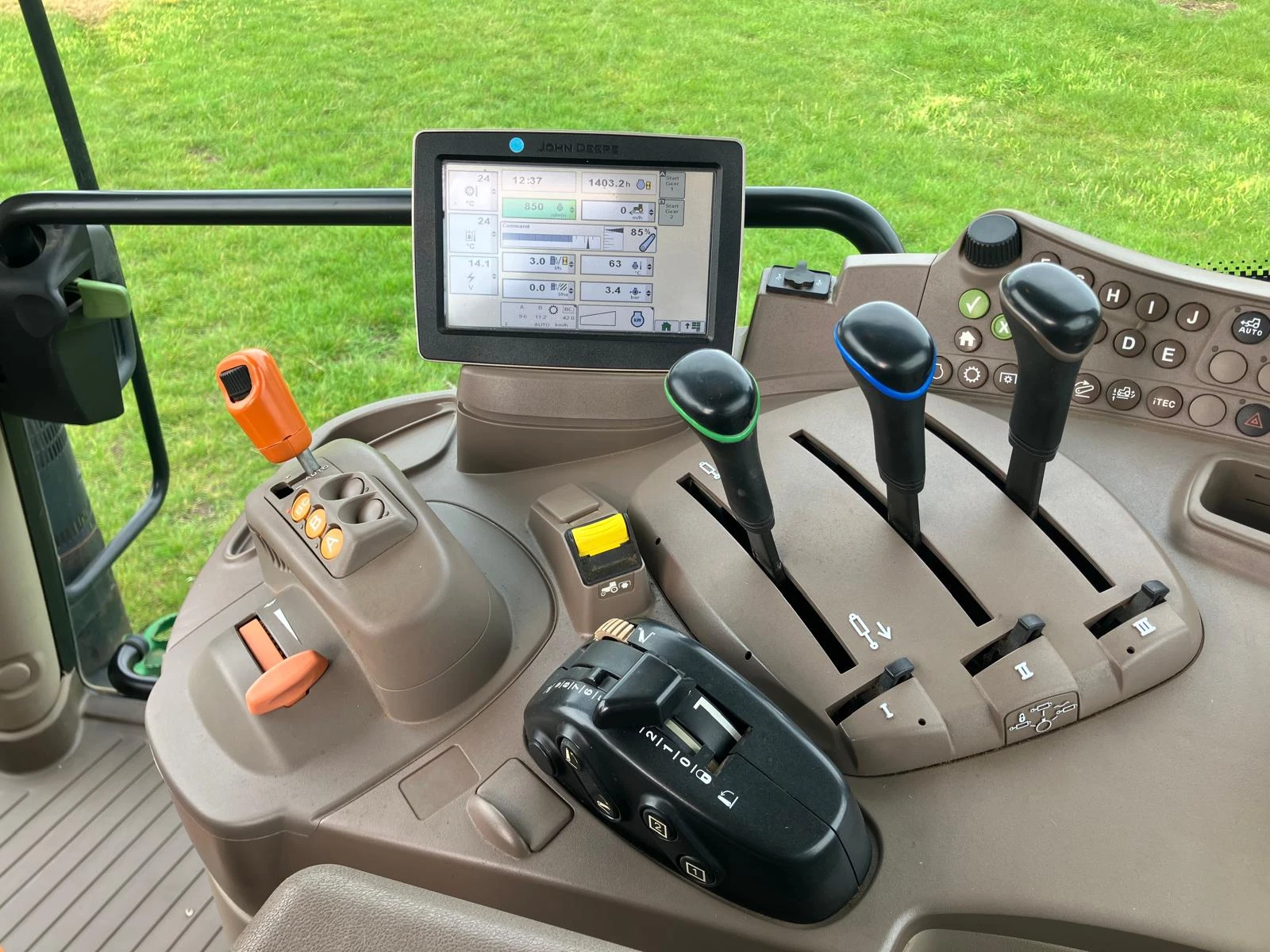  John Deere 6150R     20 % | Mobile.bg   12