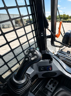 Мини челни товарачи Bobcat S590 Без Забележка, снимка 9